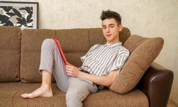 Twink cum splashes from his big cock